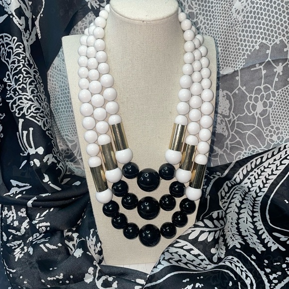 Charming Charlie 3 strand acrylic gradient beads black/white/goldtone - Picture 1 of 6